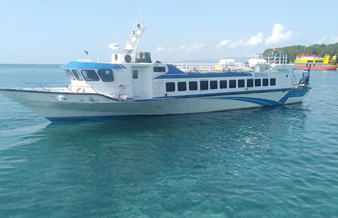 Ostina 3 fast boat at the Gili Islands